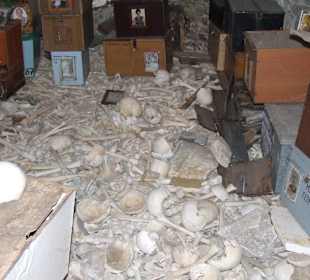 Gebeinehaus in Castro