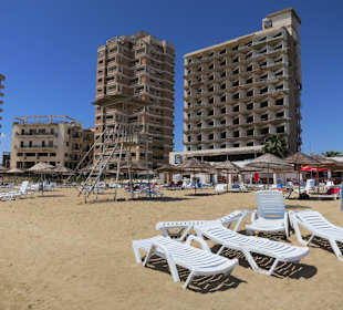Strand an der Geisterstadt Varosia