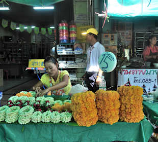Mit Saran auf dem Blumenmarkt