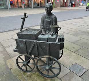 Impressionen vom Denkmal Granatfrau