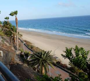 Weg über die Treppen zum Strand
