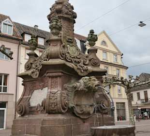 Ratstatt: Alexiusbrunnen auf dem Marktplatz