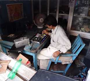 Elektroreparatur auf Indisch