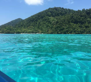Blick vom Longtailboat aus