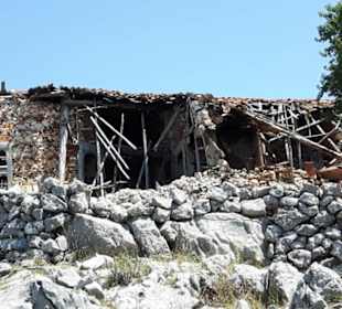 Verfallenes Knopfhaus..