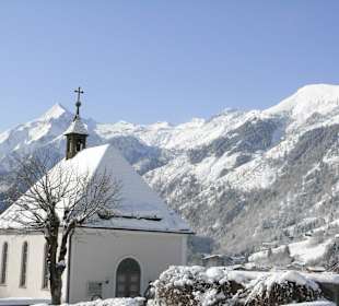 Kapelle mit Kitzsteinhorn im Hintergrund - Kaprun