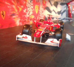 Yas Island Abu Dhabi Ferrari World - Rennwagen