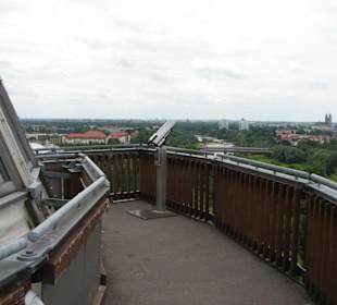 Blick vom Turm obere Ebene über Park und Stadt 