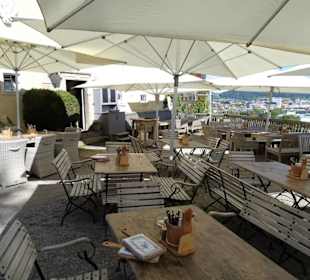 Blick in den Gastgarten des Restaurant Stadtalm