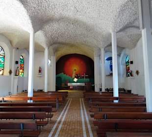 Blick in das Schiff der Kirche