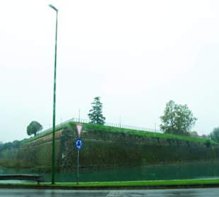 Hinten der große Parkplatz