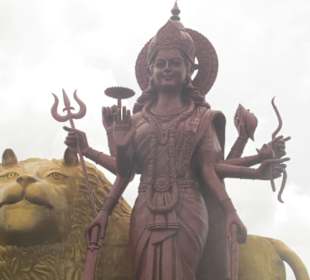 Hindutempel + Statuen