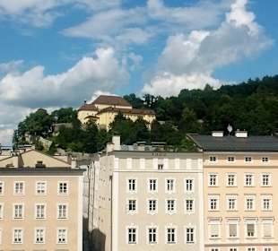 Blick auf Kapuzinerberg mit Franziskischlössl