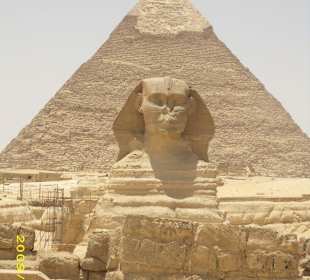 Sphinx und Cheopspyramide