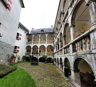 Arkadengänge im Schlosshof