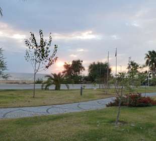 Am Strand kurz vor Sonnenuntergang