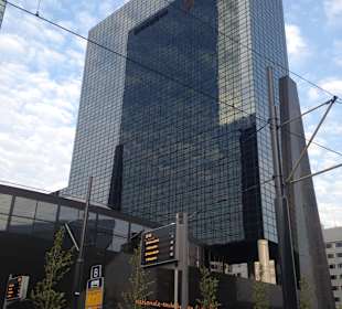 Przystanek tramwajowy przy samym dworcu