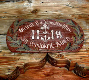 Tafel über dem Eingang