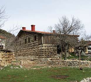 Ein sehr altes Knopfhaus