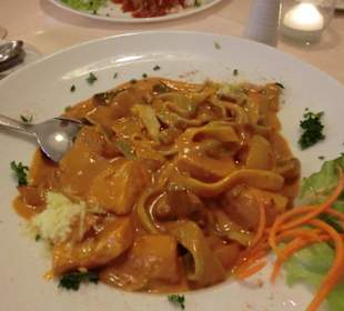 Lachs mit Bandnudeln