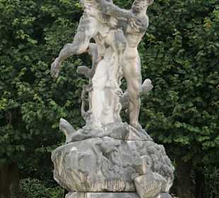 Beim Vier-Elemente-Brunnen im Mirabellgarten