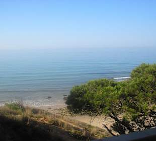 Blick auf den Strand von der Holztreppe aus