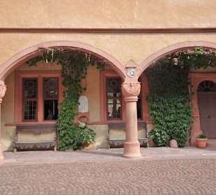 Im Innenhof des Schlosses Mespelbrunn