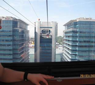 Gondelfahrt nach Sentosa durchs Hochhaus