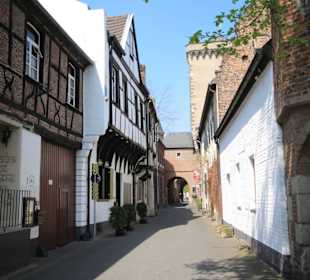 Straßen und Gebäude in Zons