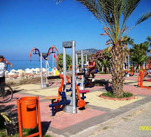 TrimmDichGeräte auf der Uferpromenade