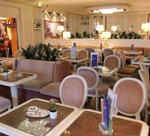 Blick in den Innenraum vom Café Reichard