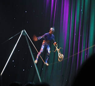 Hans Klok in “The New Houdini”