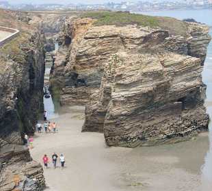 Playa de las Catedrales Schluchten