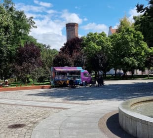 Waffel-,Eis- und Kaffeeverkauf auf dem Markt