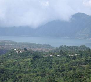 Blick auf den Lake Batur von Penelokan