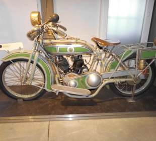 Erste Motorräde