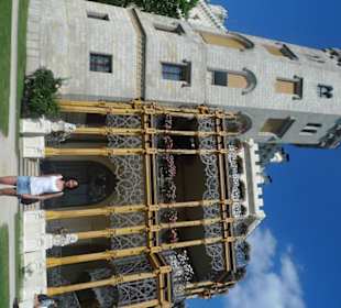 Вход с балконами