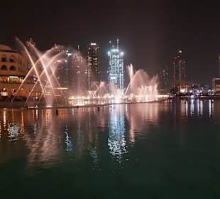 Wasserspiele nach der Musik von Luciano Pavarotti 