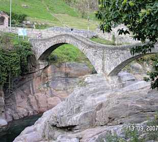 Valle Verzasca Schöne Brücke