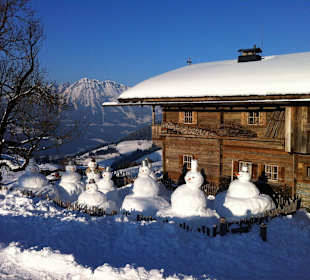 Schneemänner im Skigebiet Söll