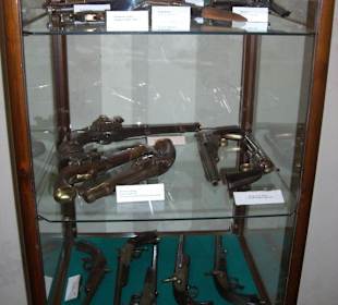 Diverse Handfeuerwaffen