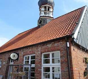 Außenansicht des Muschelmuseum Hooksiel 