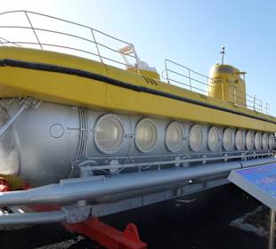 U-Boot - Yellow Submarine in Puerto de Mogan