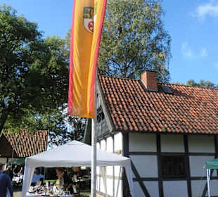 Am alten Backhaus mit der Burgdorfer Fahne