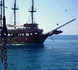 Ausfahrt der Piratenboote