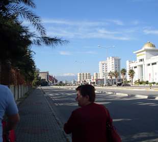 Hauptstraße Lara mit Geschäften