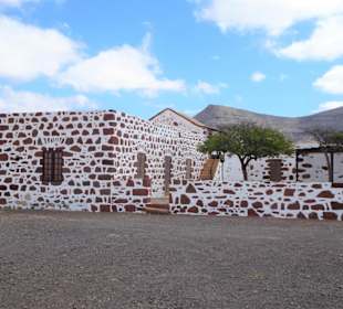 Gebäude des Außengeländes im Ecomuseo