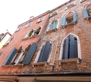 Venedig, Kanäle und Gassen mit Shops