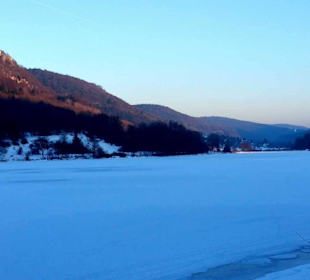 Der Happurger See Südufer hin