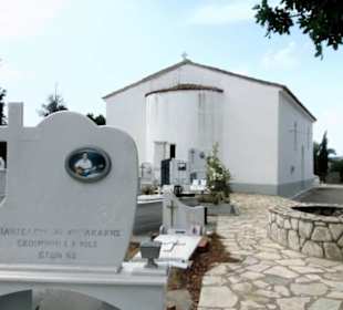 Ortsfriedhof oberhalb des Dorfes